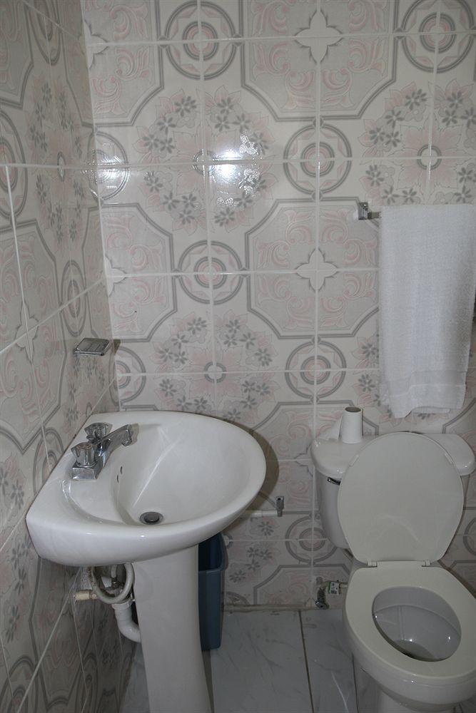 Executive Shaw Park Guest House Ocho Rios Eksteriør bilde