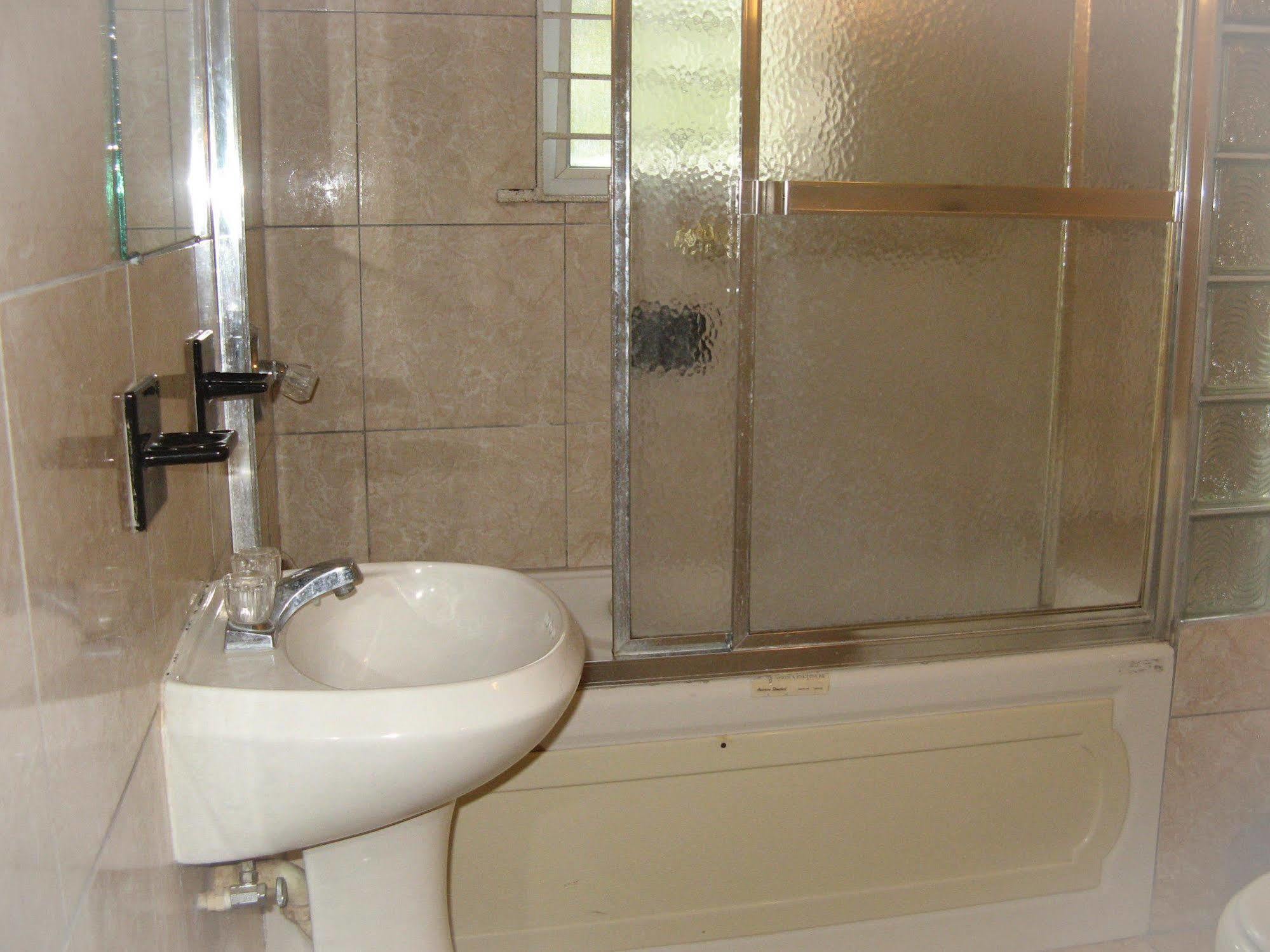 Executive Shaw Park Guest House Ocho Rios Eksteriør bilde
