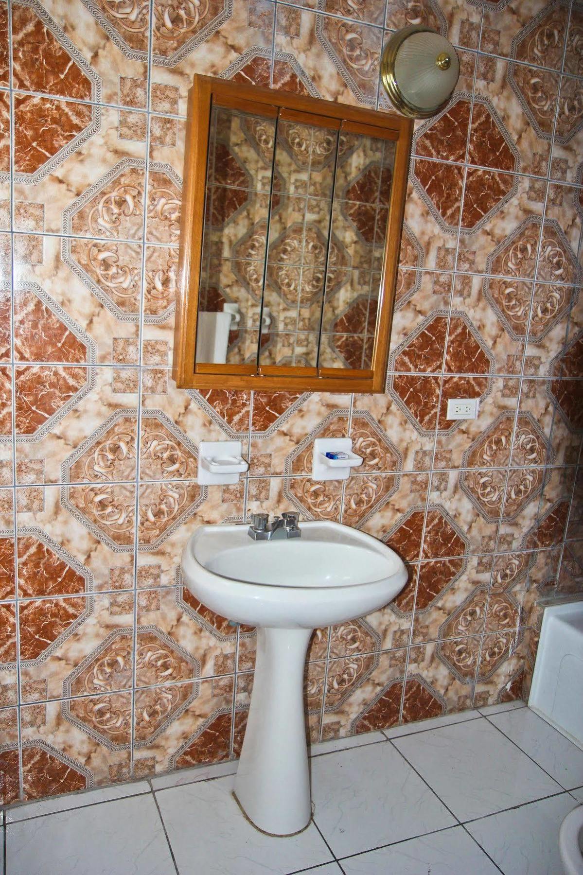 Executive Shaw Park Guest House Ocho Rios Eksteriør bilde